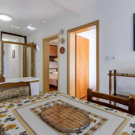 2 Bedroom Beautiful In Pola