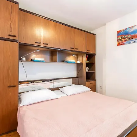 2 Bedroom Lovely In Apartment *