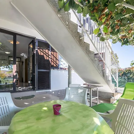 2 Bedroom Beautiful Apartment In Pula